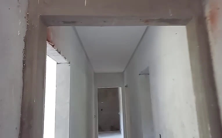 Obra da Prime Gesso com o gesso ainda bruto, antes do acabamento